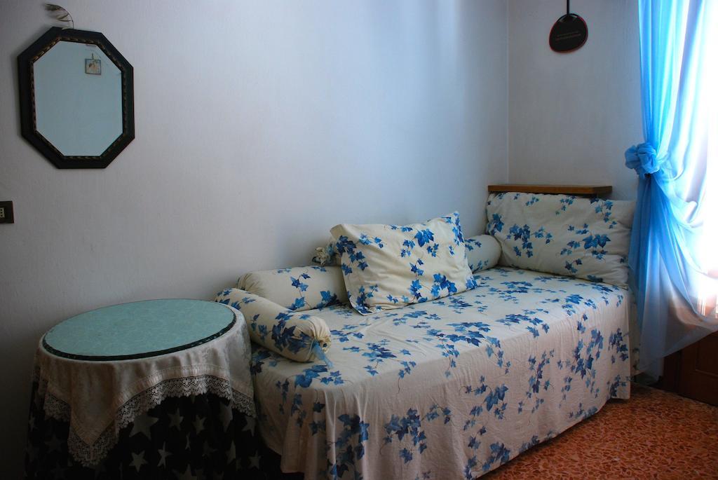 Bed And Breakfast Il Girasole Lamporecchio Room photo